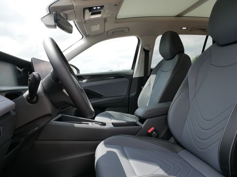New 2026 Volkswagen Tiguan SE AWD/4WD image 4