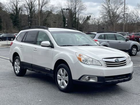 Used 2011 Subaru Outback 2.5i Premium image 7