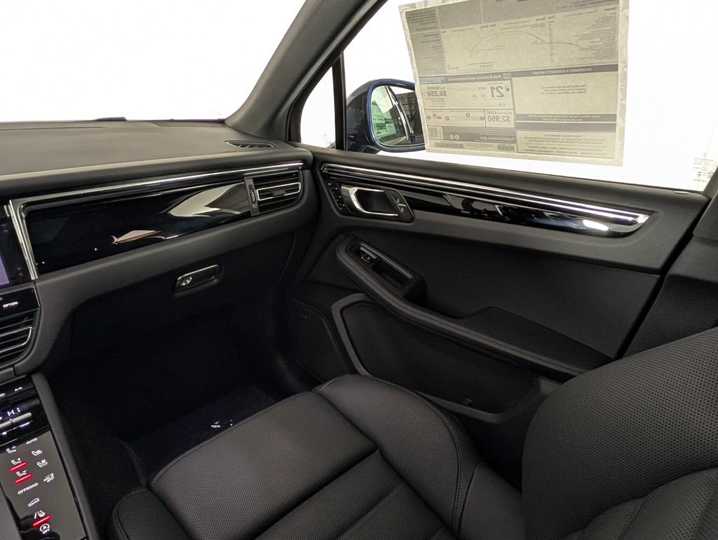Certified 2026 Porsche Macan AWD/4WD image 23