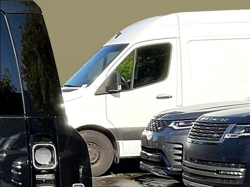 New 2025 Land Rover Defender 130 V8 image 6