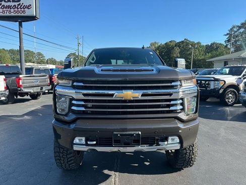 Used 2020 Chevrolet Silverado 2500 High Country w/ Technology Package AWD/4WD image 2