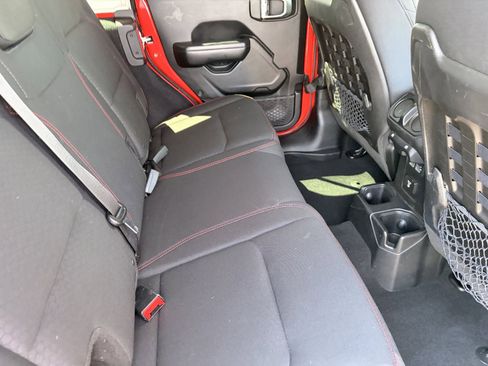 Used 2018 Jeep Wrangler Unlimited Rubicon w/ Dual Top Group AWD/4WD image 14