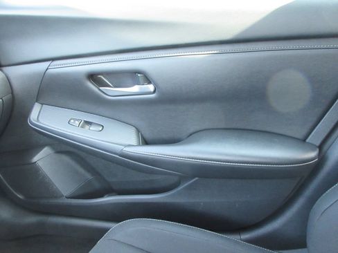 Used 2025 Nissan Sentra SV FWD image 29