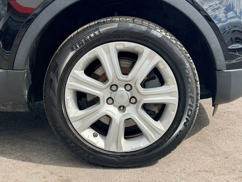 Used 2019 Land Rover Range Rover Evoque SE Premium image 30