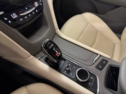 Used 2020 Cadillac XT6 Premium Luxury FWD image 44