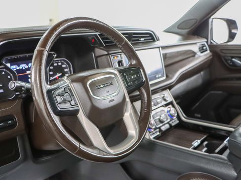Used 2021 GMC Yukon Denali w/ Denali Premium Package image 27