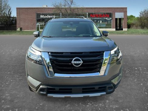 Certified 2025 Nissan Pathfinder Platinum w/ Cargo Package FWD image 6