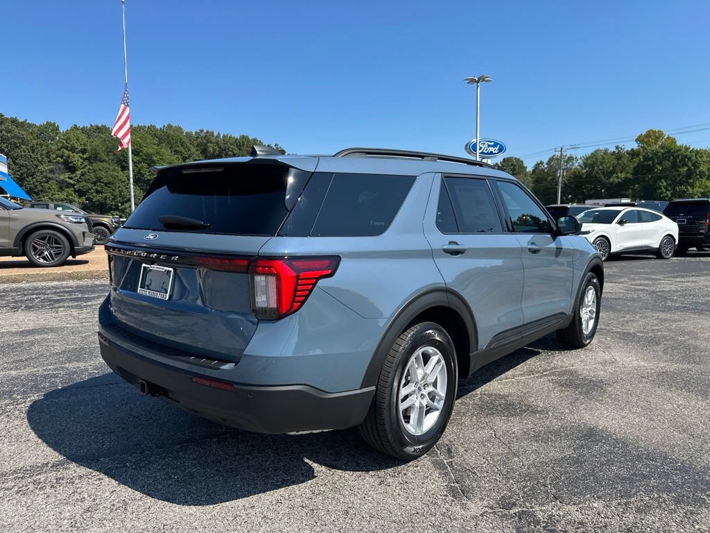 New 2027 Ford Explorer Active RWD image 3