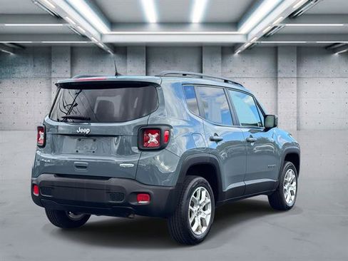 Used 2018 Jeep Renegade Latitude image 4