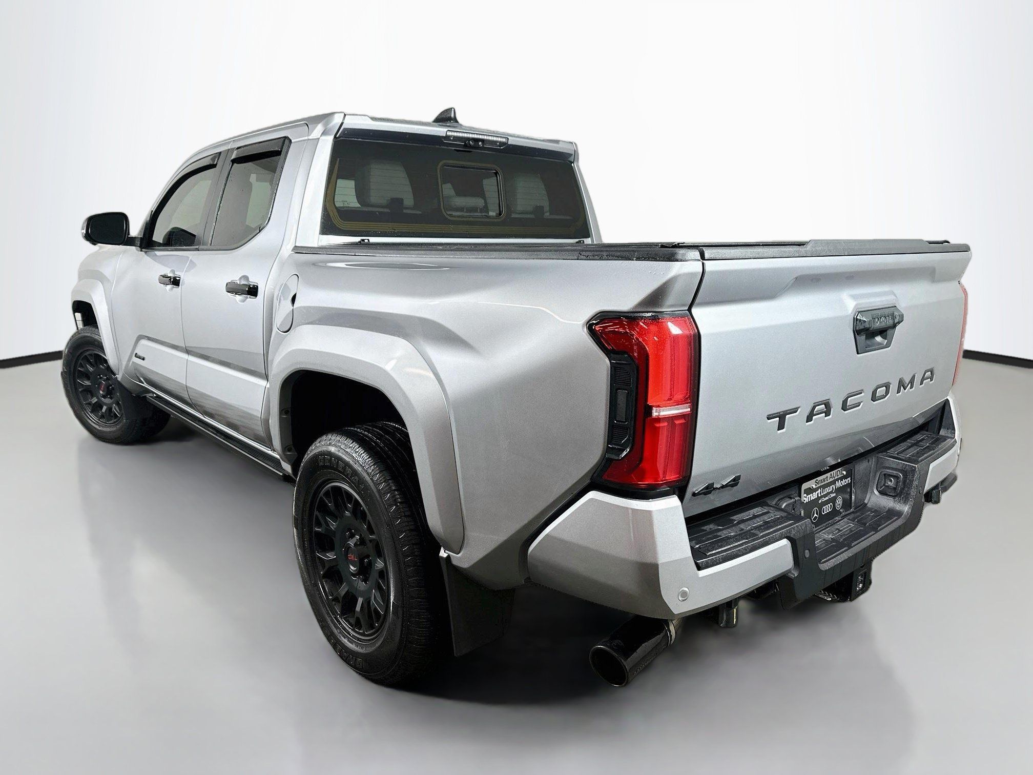 Used 2024 Toyota Tacoma Limited w/ Limited Package (LT) AWD/4WD image 5