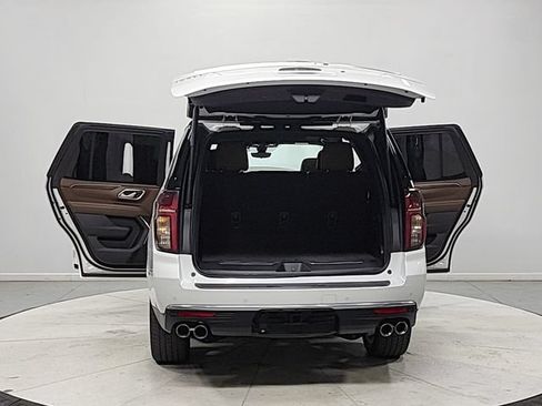 Used 2021 Chevrolet Tahoe High Country RWD image 14