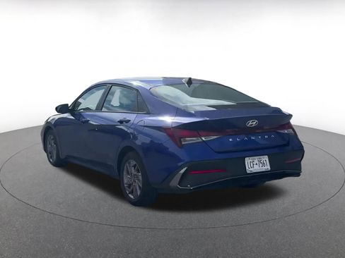 Used 2024 Hyundai Elantra SEL image 11