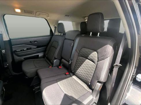 Certified 2024 Nissan Pathfinder SV FWD image 19