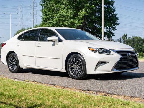 Used 2017 Lexus ES 350 w/ Luxury Package FWD image 4