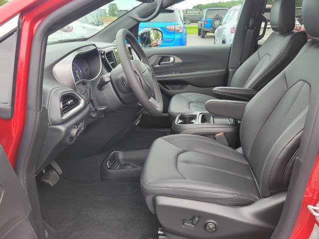 New 2027 Chrysler Pacifica Select FWD image 5