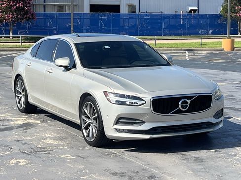 Used 2018 Volvo S90 T5 Momentum w/ Convenience Package FWD image 3