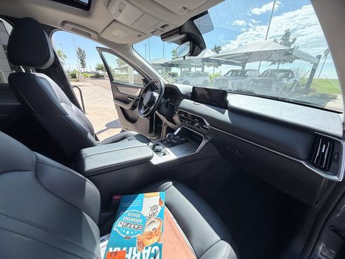 Used 2025 MAZDA CX-70 3.3 Turbo w/ Preferred Package AWD/4WD image 13