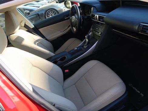 Used 2019 Lexus IS 300 image 23