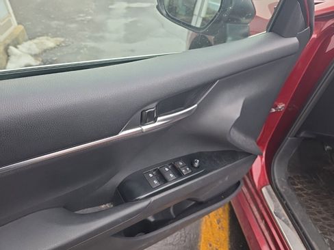 Used 2018 Toyota Camry LE image 14