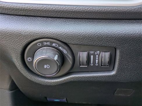 New 2026 Chrysler Pacifica Select image 13