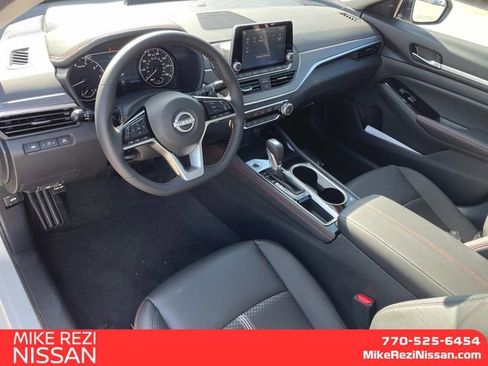 New 2025 Nissan Altima 2.5 SR image 9