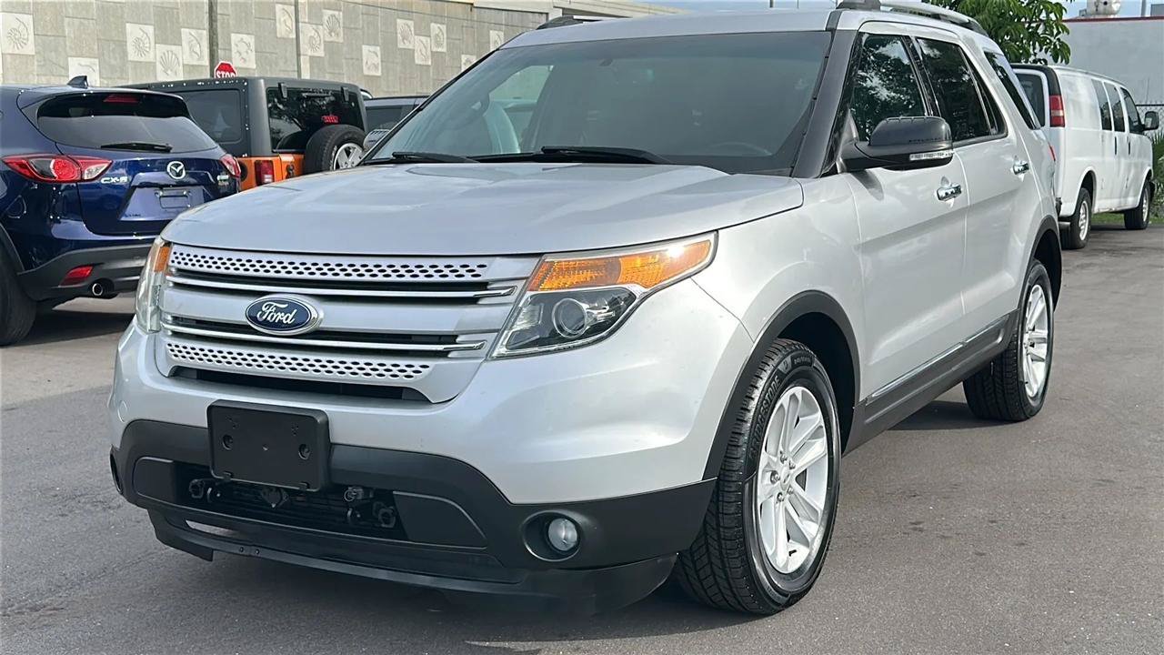 Used 2014 Ford Explorer XLT w/ Equipment Group 202A AWD/4WD image 3