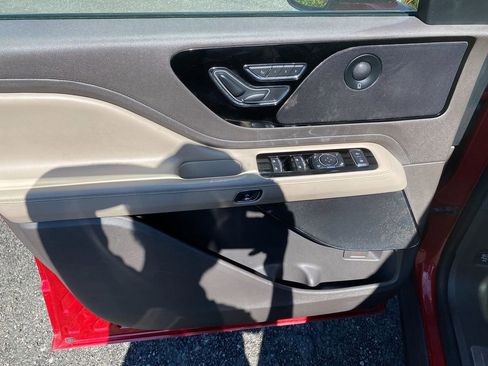 Used 2020 Lincoln Aviator Reserve w/ Equipment Group 201A image 11