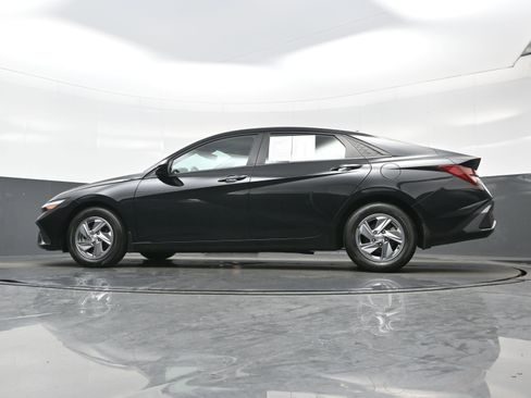 Used 2024 Hyundai Elantra SE FWD image 24