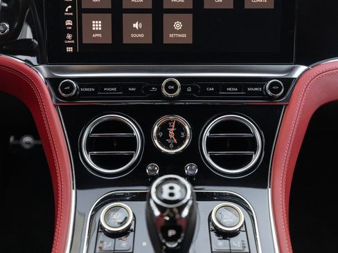 Used 2021 Bentley Continental GT V8 image 29