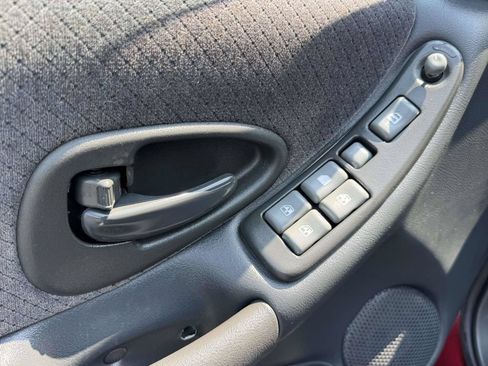 Used 2003 Pontiac Grand Prix SE w/ Equipment Group FWD image 18