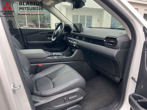 Used 2023 Honda Pilot Touring image 34