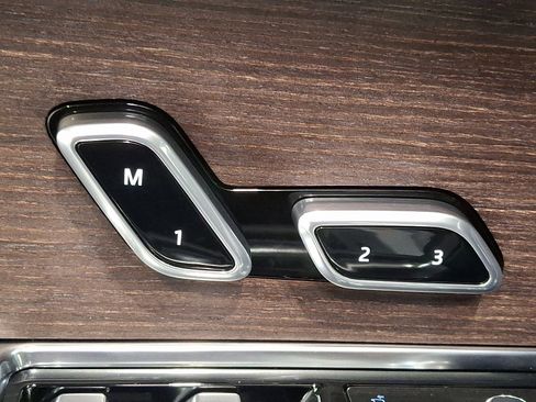 Certified 2023 Land Rover Range Rover SE image 24