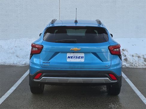 Used 2025 Chevrolet Trax LT w/ Driver Confidence Package image 12