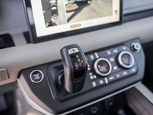 Used 2024 Land Rover Defender 110 X-Dynamic SE image 18