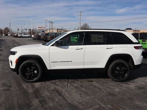 New 2025 Jeep Grand Cherokee Limited w/ Black Appearance Package image 20