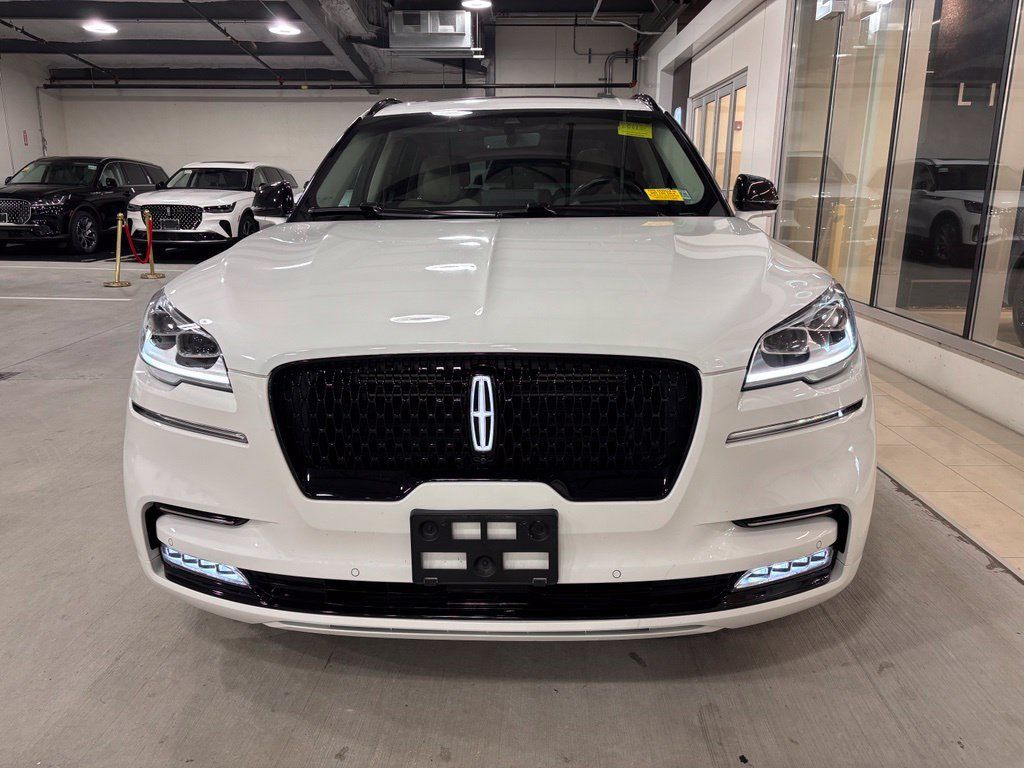 Used 2023 Lincoln Aviator Reserve w/ Equipment Group 201A AWD/4WD image 5