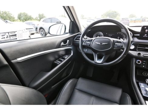 Used 2025 Genesis G70 2.5T RWD image 9