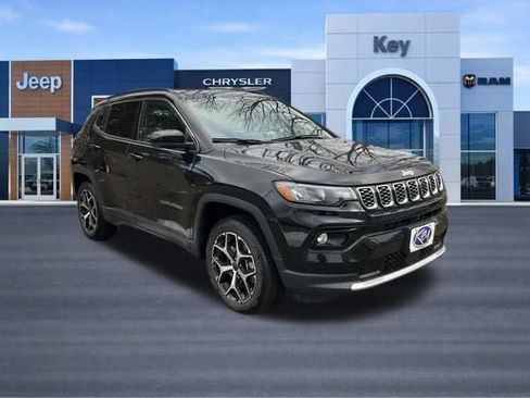 Used 2025 Jeep Compass Limited image 8