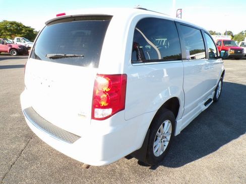 Used 2018 Dodge Grand Caravan SXT w/ Rear Park Assist Package image 4