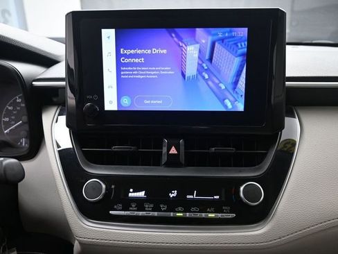 Used 2023 Toyota Corolla Cross L image 11