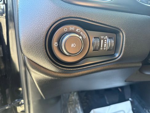 Used 2023 Jeep Renegade Latitude image 17