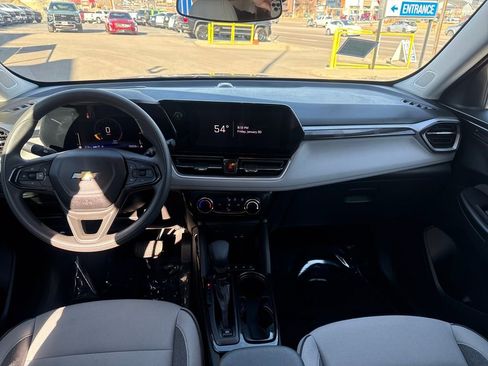 Used 2025 Chevrolet TrailBlazer LT w/ Driver Confidence Package image 12