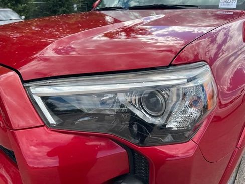 Used 2019 Toyota 4Runner SR5 AWD/4WD image 10