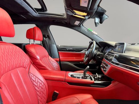 Used 2018 BMW M760i xDrive image 14