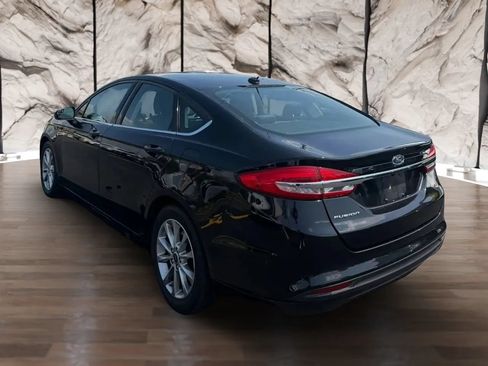 Used 2017 Ford Fusion SE FWD image 5