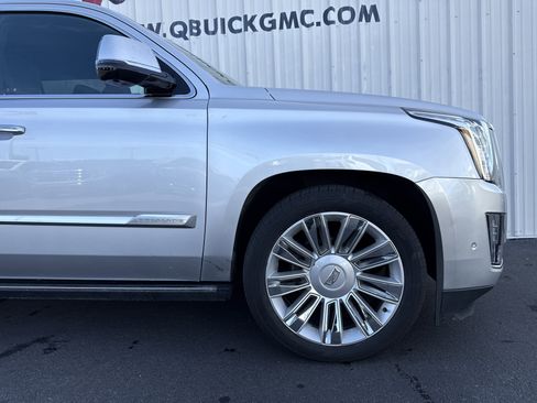 Used 2019 Cadillac Escalade ESV Platinum image 39