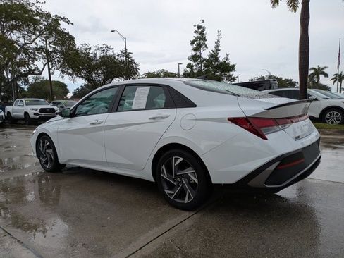 Used 2025 Hyundai Elantra Sport image 6