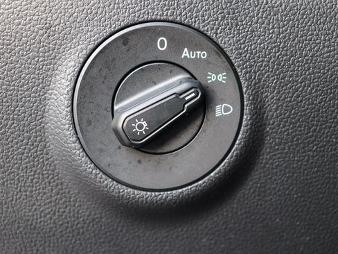 Used 2022 Volkswagen Taos SE w/ Panoramic Sunroof Package image 21