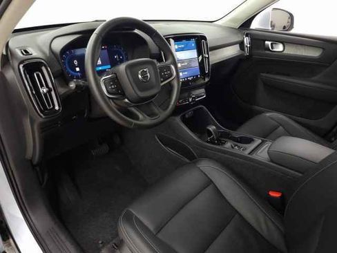 Certified 2025 Volvo XC40 B5 Core image 16