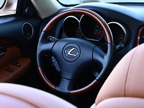 Used 2005 Lexus SC 430 Convertible image 24